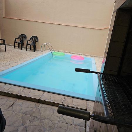 Casa Maravilhosa E Ampla Pe Na Areia Com Piscina, Area Gourmet Com Churrasqueira Em Deck Coberto Frente A Piscina, 4 Quartos Confortaveis E Espacosos, Sendo 2 Suites, Cozinha Americana E Sala De Jantar, Ampla Garagem Para 6 Carros - Mercado Na Rua Da Praia Grande (Santos) Exterior foto