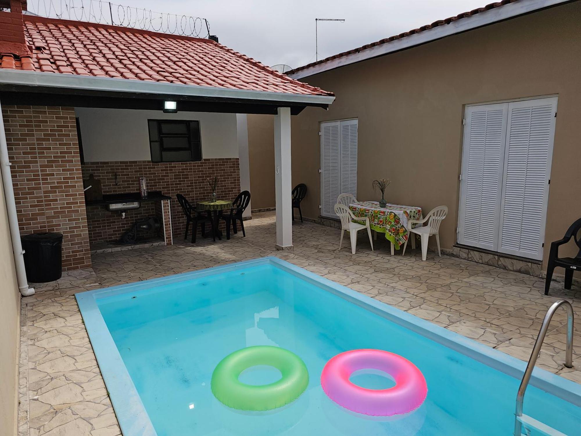 Casa Maravilhosa E Ampla Pe Na Areia Com Piscina, Area Gourmet Com Churrasqueira Em Deck Coberto Frente A Piscina, 4 Quartos Confortaveis E Espacosos, Sendo 2 Suites, Cozinha Americana E Sala De Jantar, Ampla Garagem Para 6 Carros - Mercado Na Rua Da Praia Grande (Santos) Exterior foto
