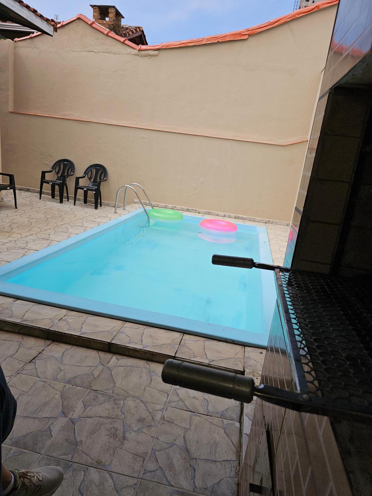 Casa Maravilhosa E Ampla Pe Na Areia Com Piscina, Area Gourmet Com Churrasqueira Em Deck Coberto Frente A Piscina, 4 Quartos Confortaveis E Espacosos, Sendo 2 Suites, Cozinha Americana E Sala De Jantar, Ampla Garagem Para 6 Carros - Mercado Na Rua Da Praia Grande (Santos) Exterior foto