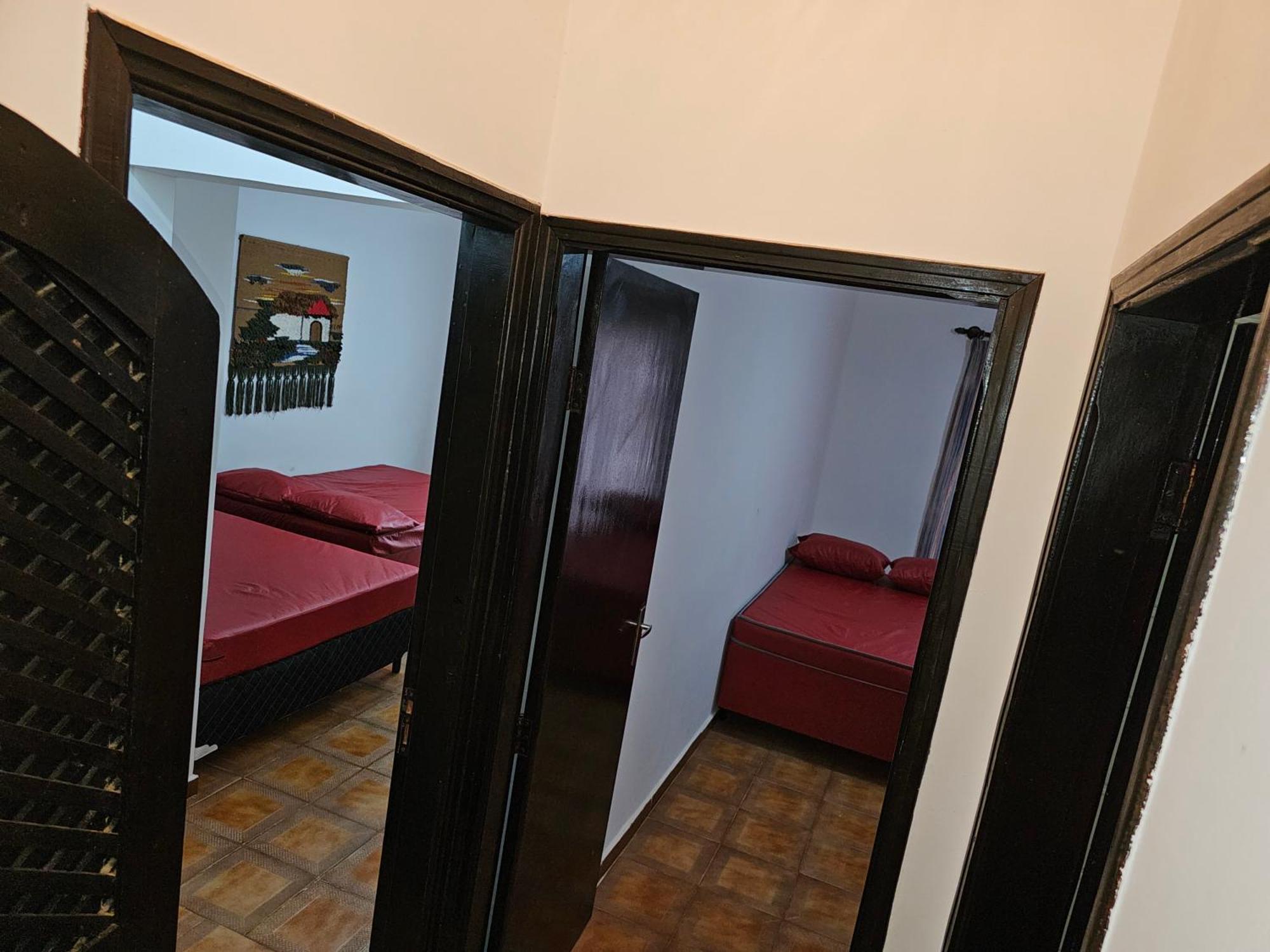 Casa Maravilhosa E Ampla Pe Na Areia Com Piscina, Area Gourmet Com Churrasqueira Em Deck Coberto Frente A Piscina, 4 Quartos Confortaveis E Espacosos, Sendo 2 Suites, Cozinha Americana E Sala De Jantar, Ampla Garagem Para 6 Carros - Mercado Na Rua Da Praia Grande (Santos) Exterior foto